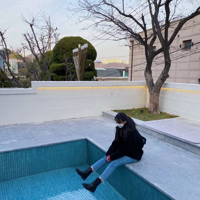 [수영장이 있는 한남동 카페 콘하스]