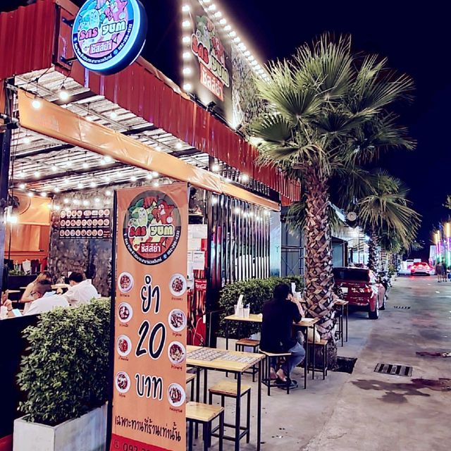 ร้านยำแซ่บในย่านนวลจันทร์