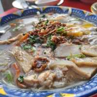 Warung kecil di tepi pantai