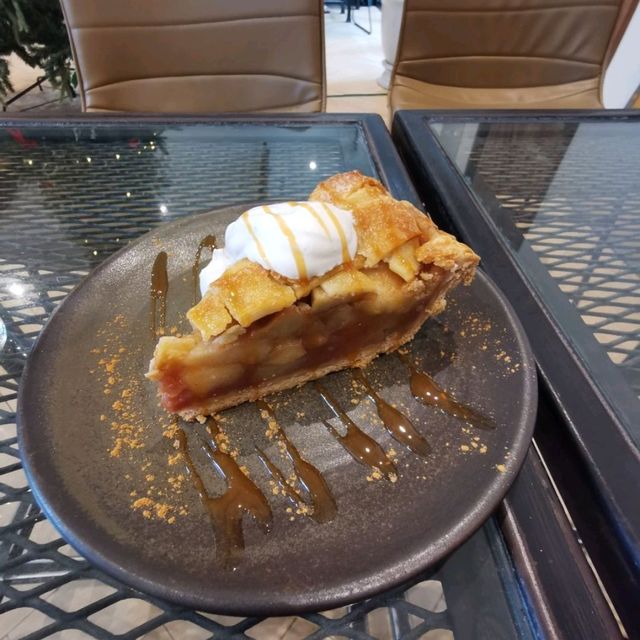 Assorted pies, drinks to enjoy@chill cafe 