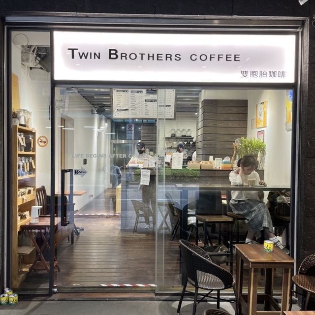 北車Twin Brothers Coffee雙胞胎咖啡 經典肉桂捲一定要吃吃看