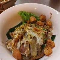 คั่วไก่ อู๋เย็นตาโฟ ประตูผี อร่อยมาก