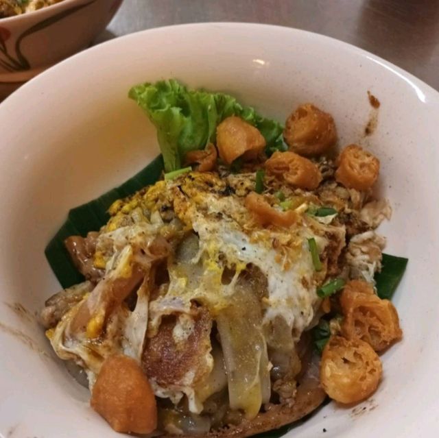 คั่วไก่ อู๋เย็นตาโฟ ประตูผี อร่อยมาก