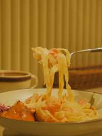 深木🪵系Cafe，三文魚意粉超足料 