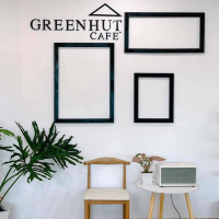 คาเฟ่สีขาวหน้าวัดร่องขุ่น GREENHUT CAFÉ 