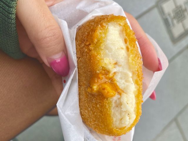 熊本　熊本城にある城彩苑にあるウニコロッケ😍
