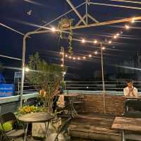 รูฟท็อปบาร์ลับๆ กับบรรยากาศดีๆ ในเมืองตรัง