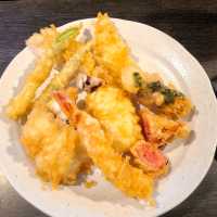 これが噂の床捨てスタイル【天ぷら大吉 なんばこめじるし店】⭐