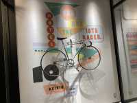 日本初スタジアム一体型ホテル『KEIRIN HOTEL 10』玉野競輪場に宿泊(フロント、共有スペース)