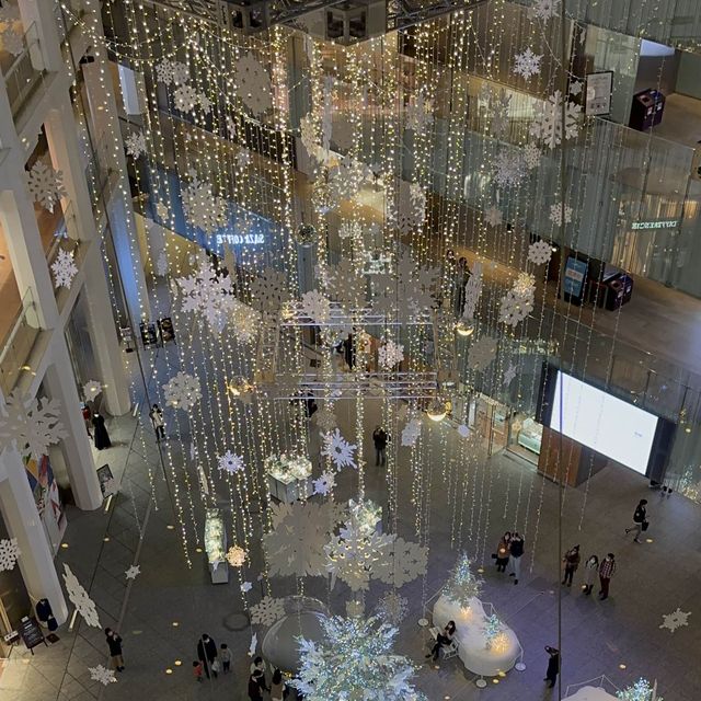 KITTE丸の内のクリスマスイルミネーション
