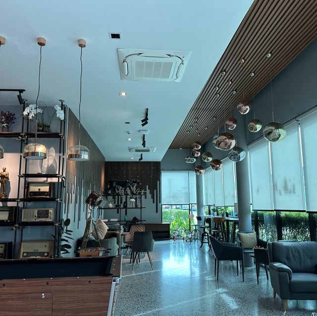 โรงแรมสการ์เลท