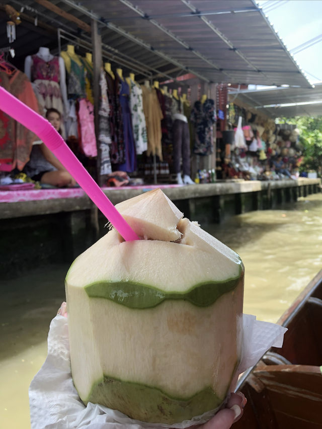 Thai food guide trip 😛😋
