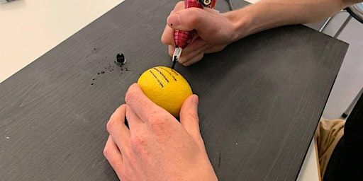 bauhaus_werkstatt: Wir tätowieren eine Zitrone | the temporary bauhaus-archiv