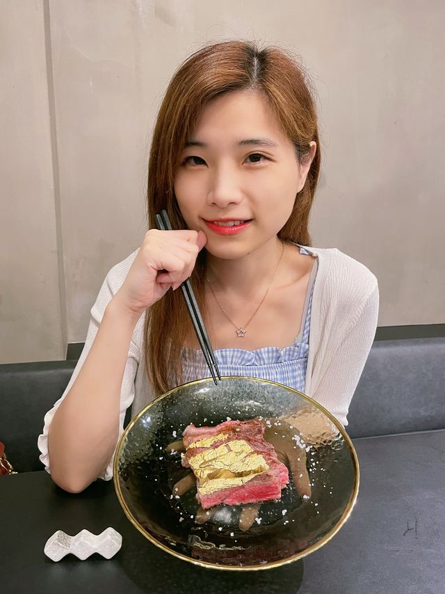 【美食】華麗金箔和牛西冷🐮