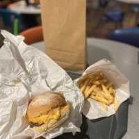 迪士尼火箭餐廳🍴🚀  漢堡套餐🍟