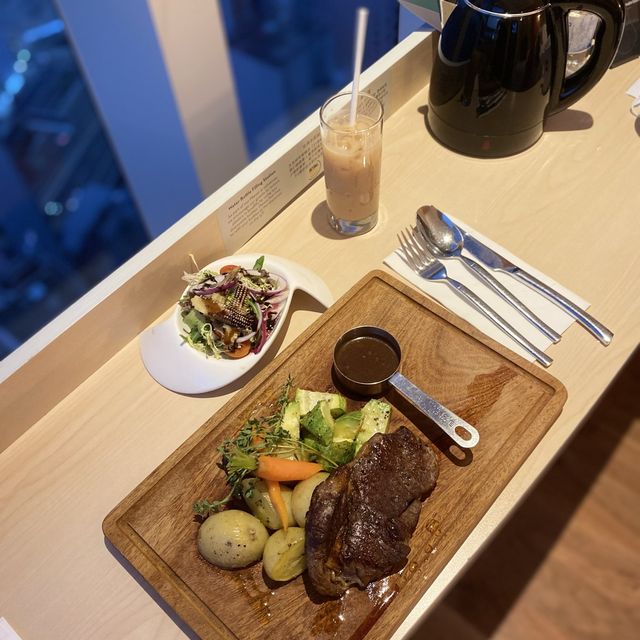 飽覽維港景色 房內嘆熱辣辣晚餐