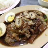 Hatyai's ultimate braised pork leg rice 