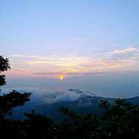 登西狗牙坐看醉美雲海