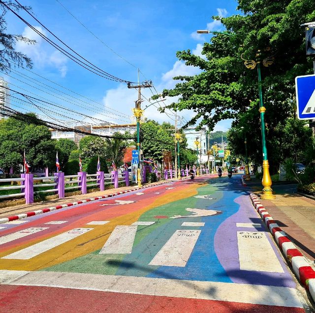 ถนนสายรุ้ง ป่าตอง สวยๆ (ถนนเลียบชายหาด)