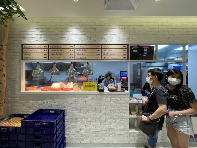 Sakura-themed MOS burger