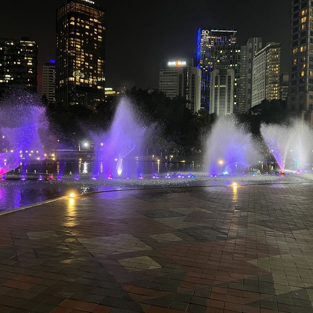 【マレーシア/クアラルンプール】ペトロナスツインタワー&KLCC夜の噴水ショー