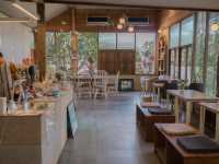 คาเฟ่บ้านไม้ cozy ที่ผสมผสานความล้านนาได้อย่างลงตั