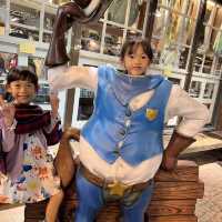 #沖繩親子無料活動 #近距離超震撼😆😆#沖繩親子行程 #超大隻鯊魚