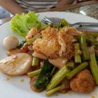 แวะกินข้าวร้านแดง - ดำ @พัทยากลาง
