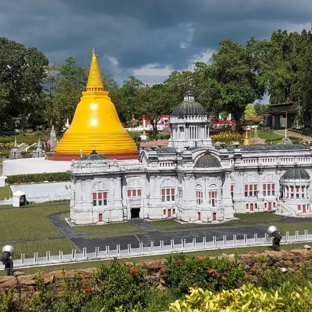 ที่นี่มีดี ที่นี่เมืองจำลอง