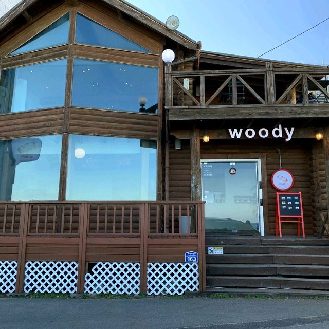 등대 오션뷰가 감동적인 카페, 우디 woody