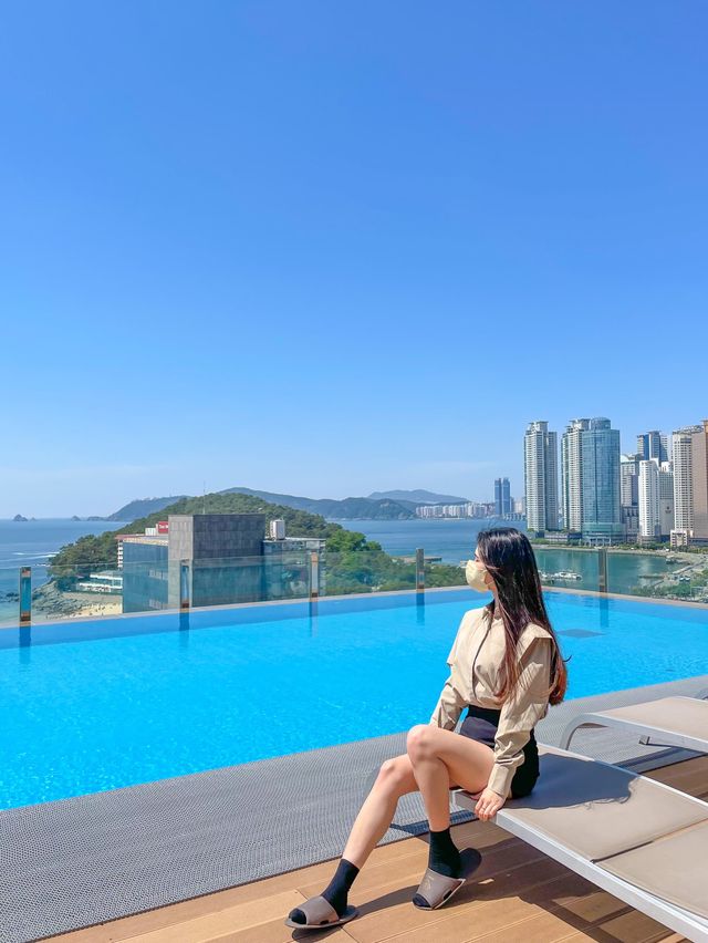 역대급 킹 가성비 오션뷰 루프탑 수영장 호텔, 베이몬드