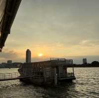 Khin Lom Chom Saphan (Eat Wind & See Bridge)