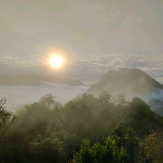 ผาแดง หนองเขียว ลาว