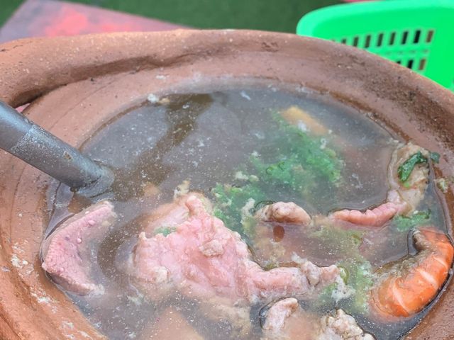 曼谷（昭拍耶河）觀賞河景食自助餐泰式火鍋「Yang Noey Saphan Phut」