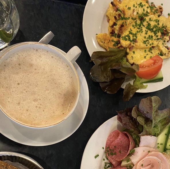 A Student Friendly and Cozy Café ❤️