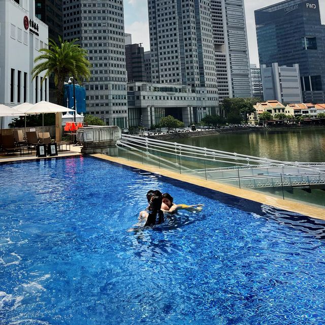 Fullerton Hotel Infinity Pool