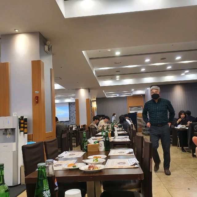 팔달공원 인근에 있는 '경기교총웨딩하우스'
