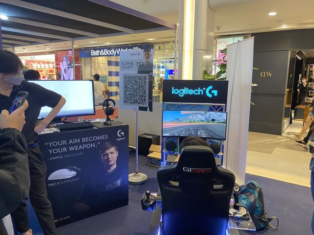 Lazada: tech pop up store