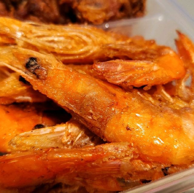 長龍兩餸飯店，排咗半小時至買😱好有鑊氣，東張西望也有介紹過㗎！
