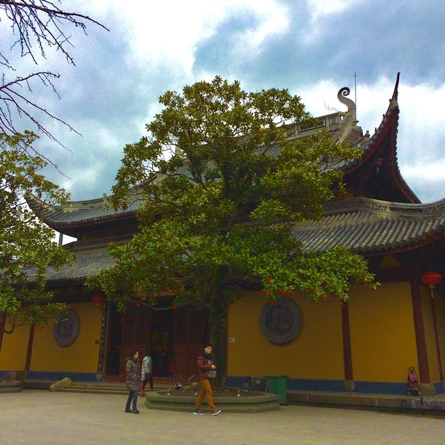 Visit the most authentic Longhua Temple