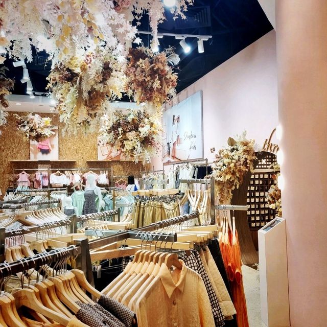 Shopping this fall at Plaza Singapura
