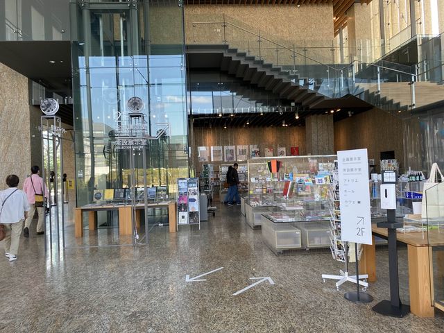  「長崎水辺の森公園」に隣接する『長崎県美術館』
