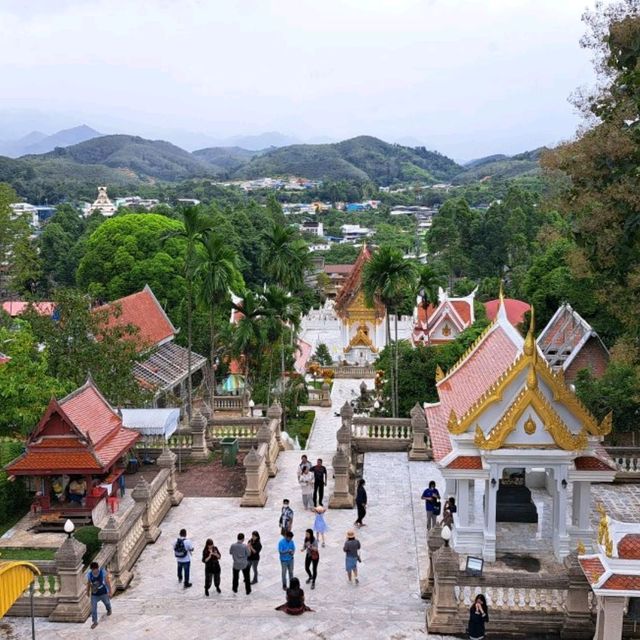 ไหว้พระวัดพุทธาธิวาส จังหวัดยะลา