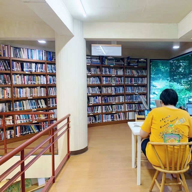 Library in Cafe or Cafe in Library? Library in Cafe or Cafe in Library?
