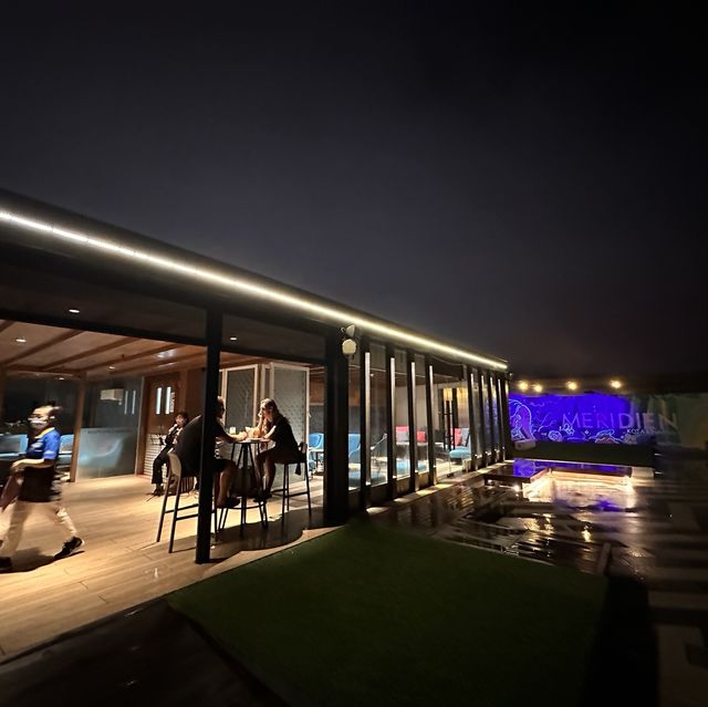 Awesome RoofTop Bar @ Le Meridien KK