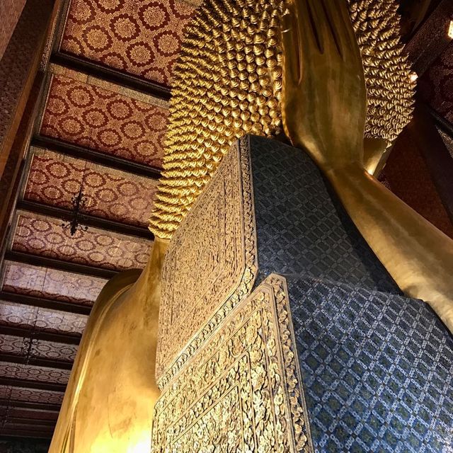 全世界最金碧輝煌的臥佛