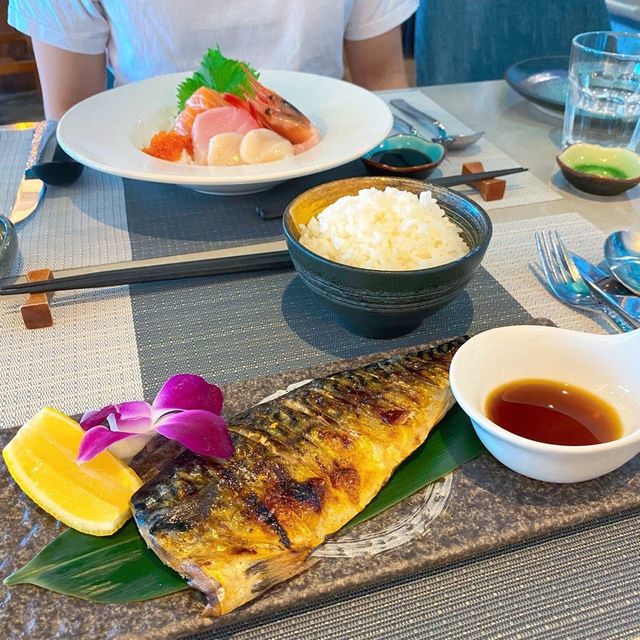 超海鮮既刺身丼