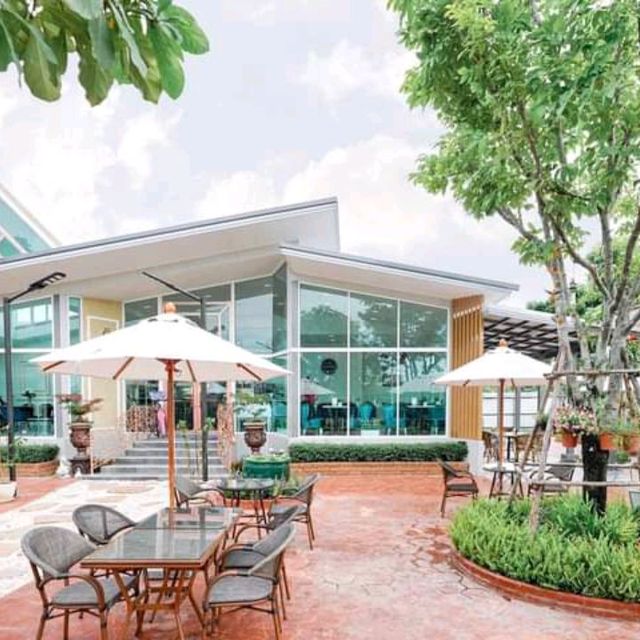 The Village Cafe& Restaurant 
