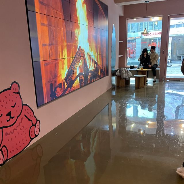 강남역 카페, 하이퍼피레드