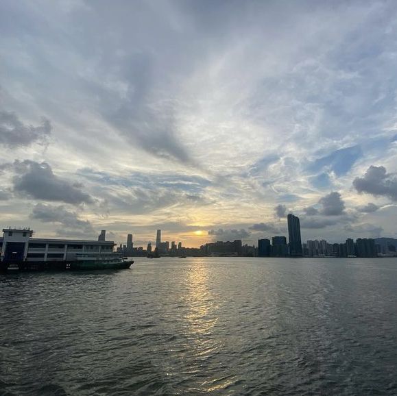 北角海濱日落🌄 坐渡輪去觀塘❤️😍 北角海濱日落🌄 坐渡輪去觀塘❤️😍